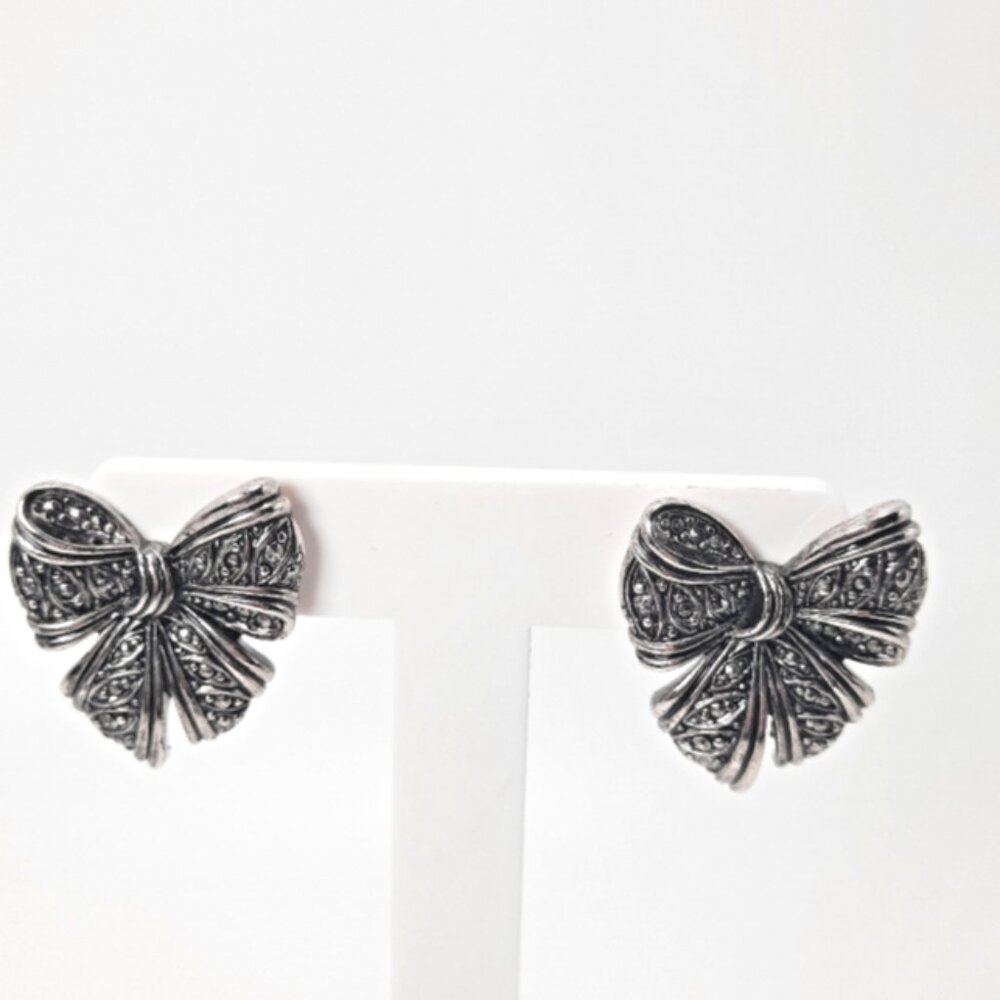 AVON Vintage Romantic Pretty Ribbon Bow Silver Tone Pierced Earrings Feminine